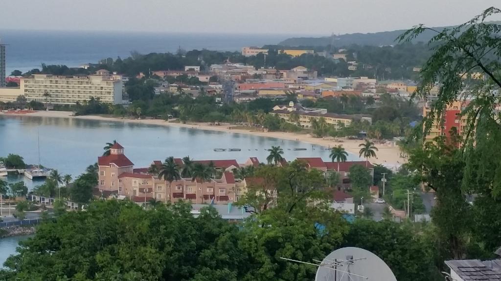 Sky Castles Apt J3 Apartment Ocho Rios Exterior photo