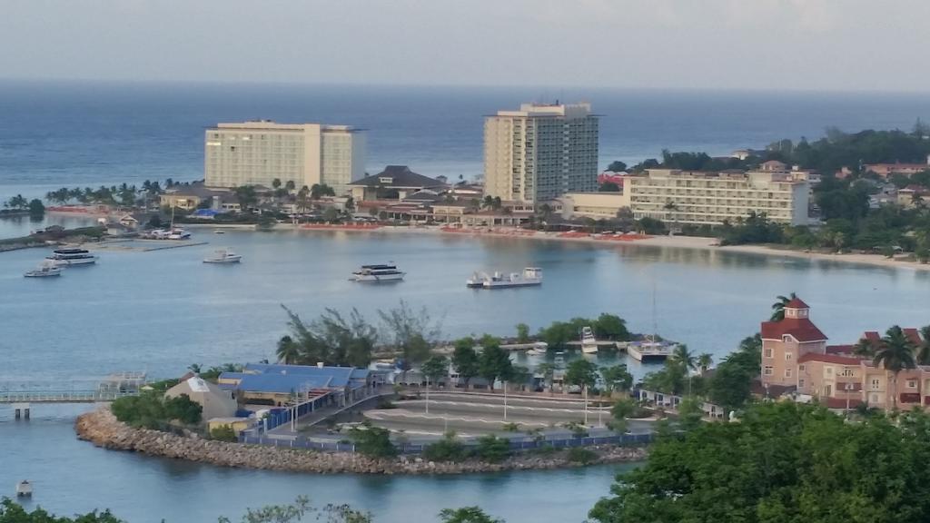 Sky Castles Apt J3 Apartment Ocho Rios Exterior photo